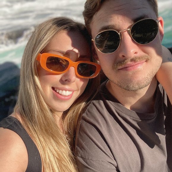 Meet your Posher, Lauren - Picture 2 of 4